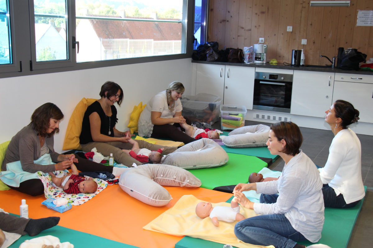 Des ateliers pour apprendre à masser son bébé